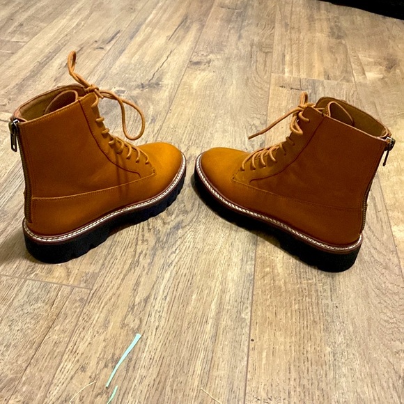 Madewell Citywalk Lugsole Boot - English Saddle - Picture 11 of 15